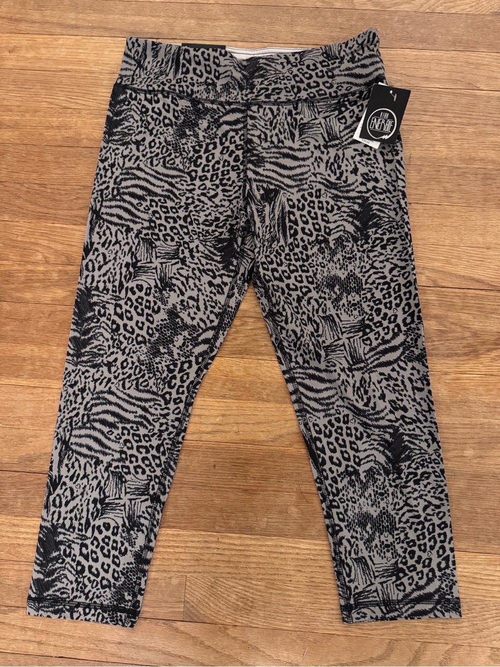NWT High Energie Women's Gray Black Animal Print Capri Leggings - Size L
 b20